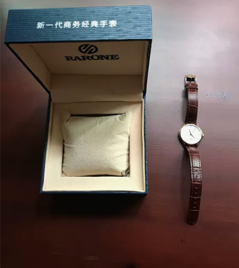 雷诺手表,手腕是皮带,9.999新,保存的...