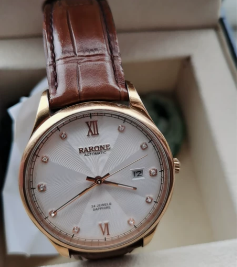 雷诺手表表盘全新无磨损 表带略有磨损 手表...