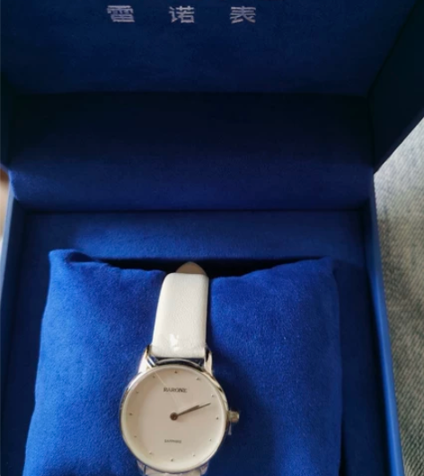 雷诺表，朋友送的，自己带一块，其他的都低价...