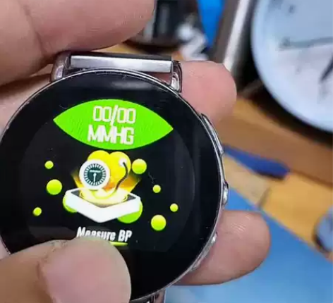 200多买的，有计步器 ，心率，血压，睡眠...