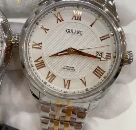 这是一款性价比超高的机械手表，很经典的造型...