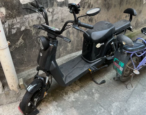 五羊新国标电动车 品相如图 95新。久了不...