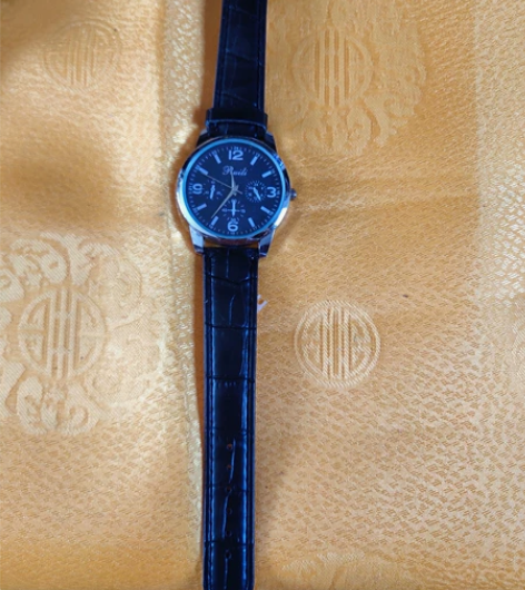 手表不知道什么牌子，走时正常，全新，实物和...