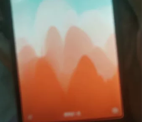 小米mix1代，原价3000左右。现在32...