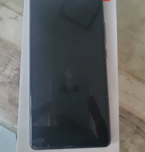 小米8se4+64g的，屏幕摔裂了不显示其...