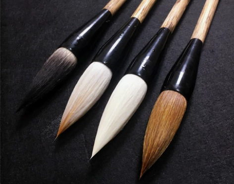 学校老师专门定制了一批大号毛笔，狼毫羊毫兼...