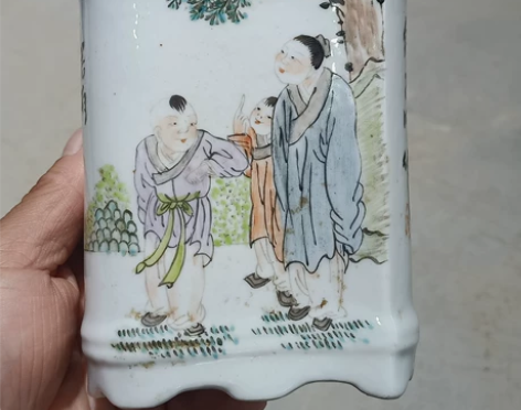 粉彩人物笔筒  绘画精美  发色漂亮  无...