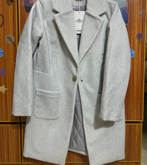 简约款长外套女，全新带标签，灰色，中长80...