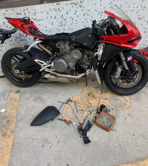 杜卡迪899 整车拆车件 17年 感兴趣的...