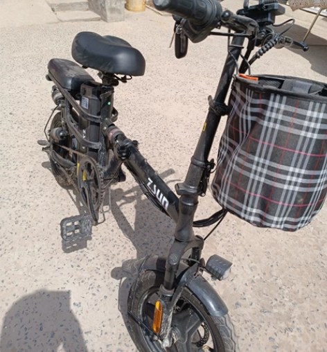 折叠电动车，999新，胎毛还在， 实在是用...