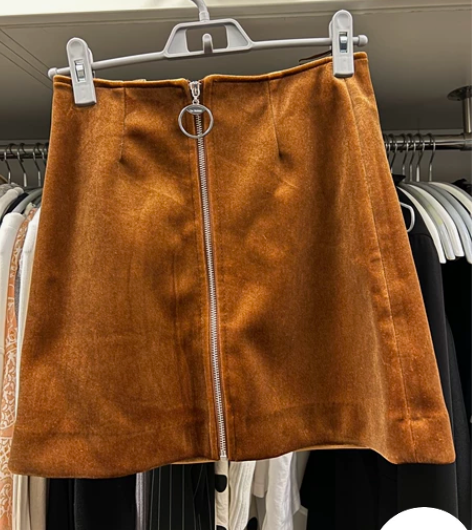 灯芯绒A字裙全新 买回来之后就没有穿过，这...