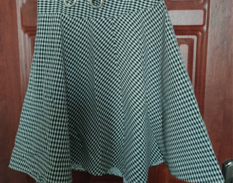 黑白格纹a字裙 感兴趣的话点“我想要”和我...