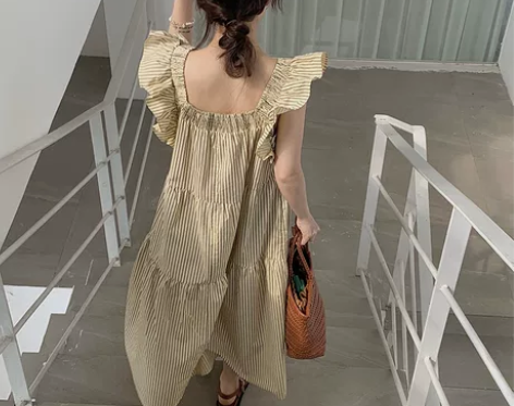 2022夏季新款方领荷叶边小飞袖连衣裙长裙...