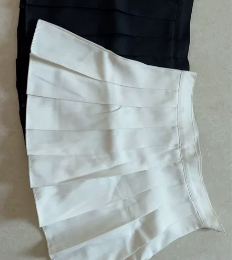百褶裙黑白 两件30带走 不议价 偏远地区...