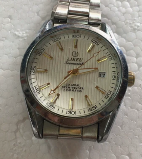 LIKEU机械自动手表一个。实物如图。表面...