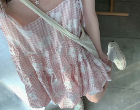 MINGBO 粉嫩少女花苞裙 浮雕花朵花瓣...