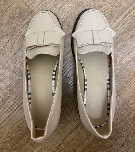 英伦风可爱米白色女鞋 34码。仅穿了一次。...