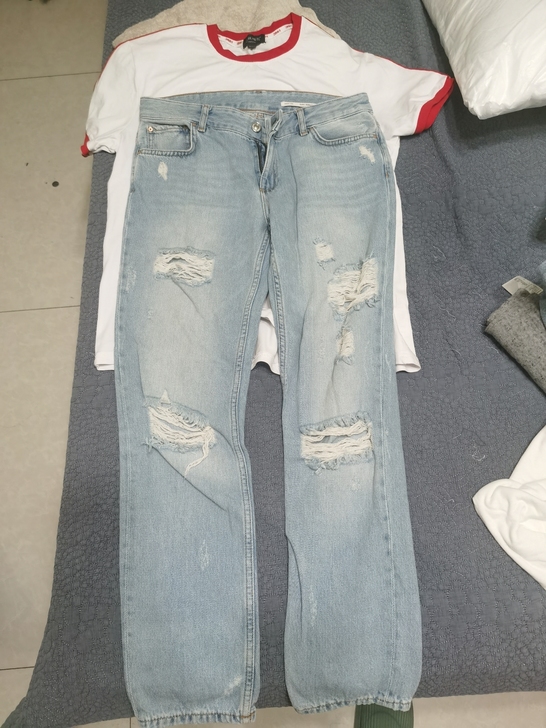 zara牛仔裤26码(偏大,相当于27码)。