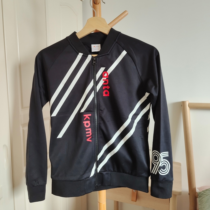 安踏大童运动上衣外套，尺码160/80a，...