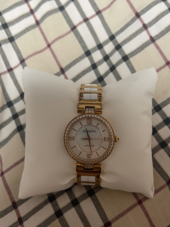 罗西尼不知道什么型号,前男友送的,留着看着...