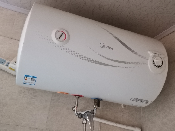 美的热水器，350出，搬家带不走，自提