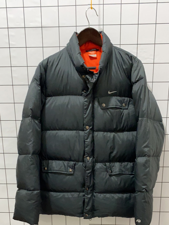 耐克男士羽绒服九成新无破损胸围120衣长7...