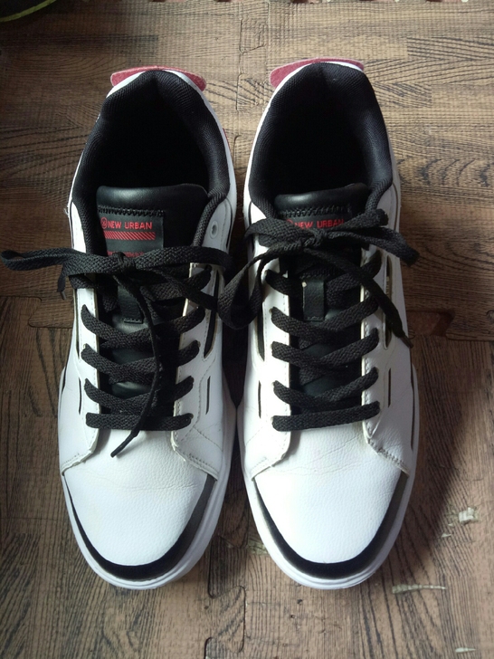 二手特步运动鞋44码 八成新,图片实拍无...