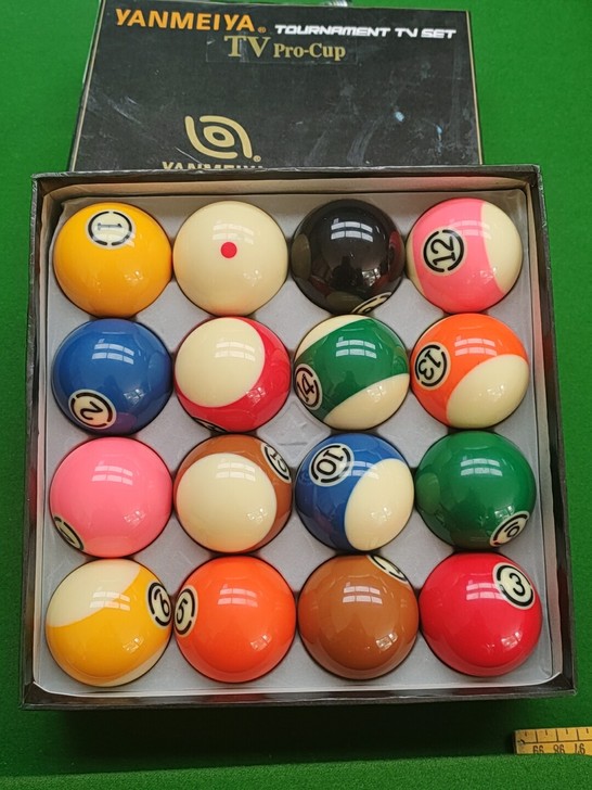 8成新艳美雅黑金刚台球，5.72直径，便宜...