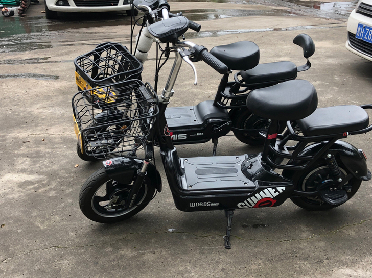 二手雅迪,爱玛,新日电动车,一车一价,全部几百块钱,联系我说 二手雅迪,爱玛,新日电动车,一车一价,全部几百块钱,联系我说