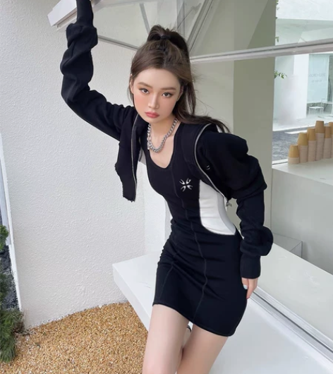 Agam只穿了一次没出门 一套出S码 外套...