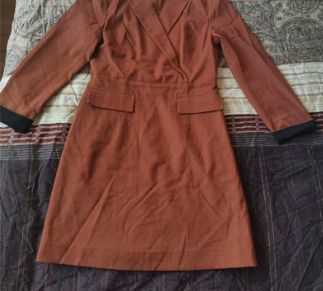 拉维妮娅连衣裙，购于北京荟聚实体店。比较职...