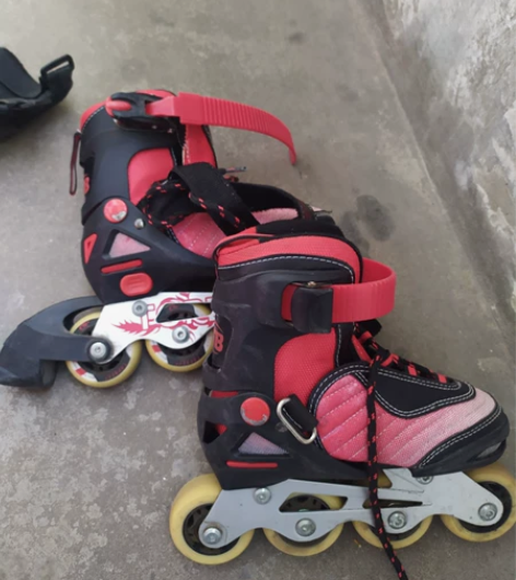 小孩轮滑鞋，27-30号，适合5-8岁左右...