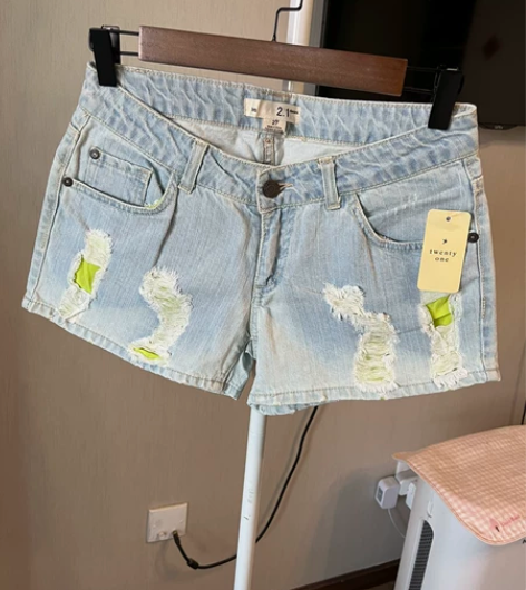 设计感牛仔短裤 全新有吊牌 M码 腰围73...