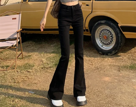 黑色高腰微喇牛仔裤女2022年春秋新款小个...