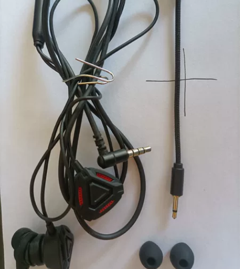 入耳式游戏耳机，有可拆卸麦克风，附赠替换芯...