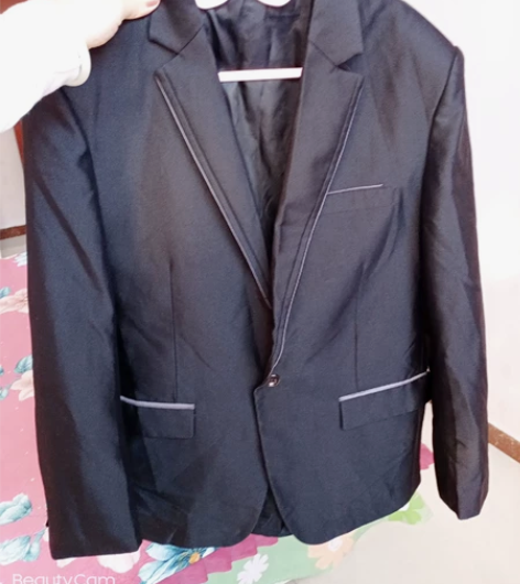 男士西服，八成新左右，175码，建议80-...