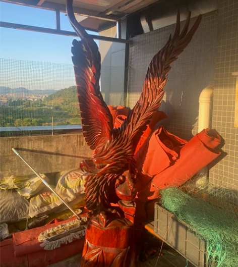 铁木木雕老鹰 感兴趣的话点“我想要”和我私...