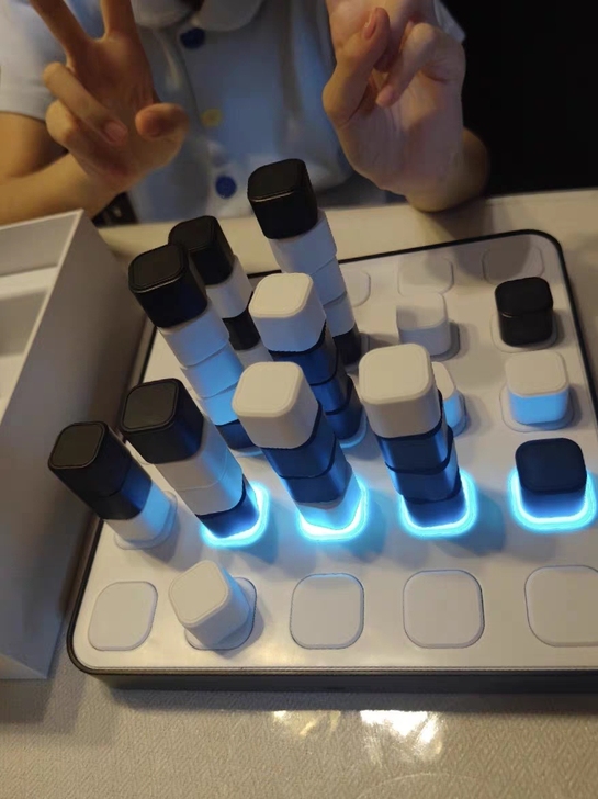 （全新未拆封）四子棋智能玩具