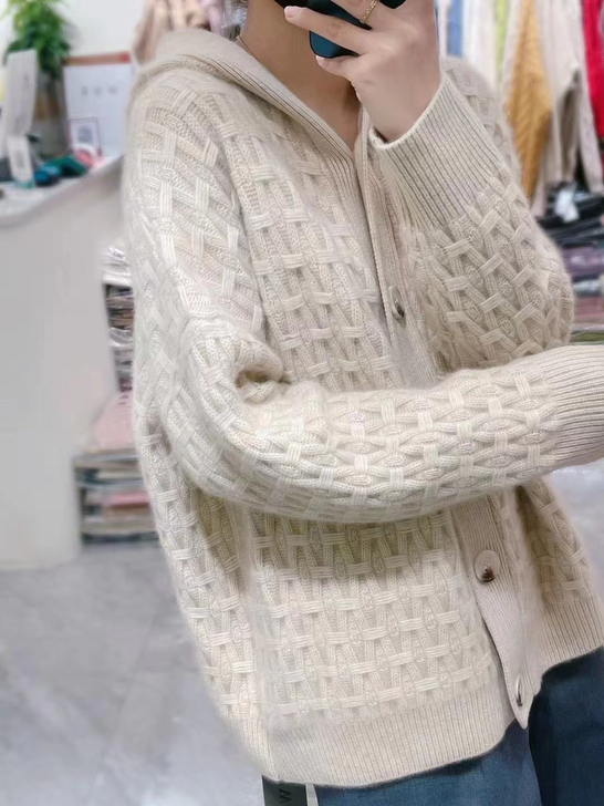 各种手工刺绣，立体花朵羊绒衫，全新现货，全...