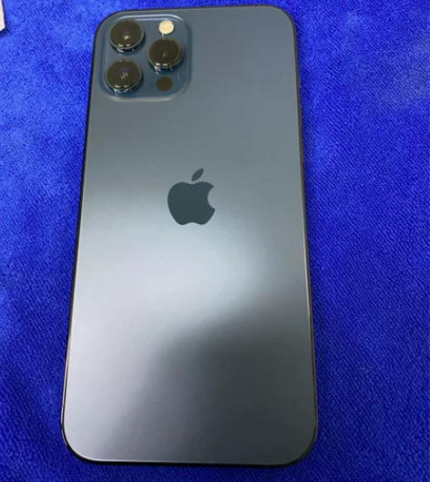 自用12promax 国行256g 海军蓝。全机完美如新除了...