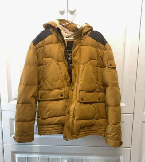 男士超级厚实羽绒服，超保暖 袖口有轻微磨损...