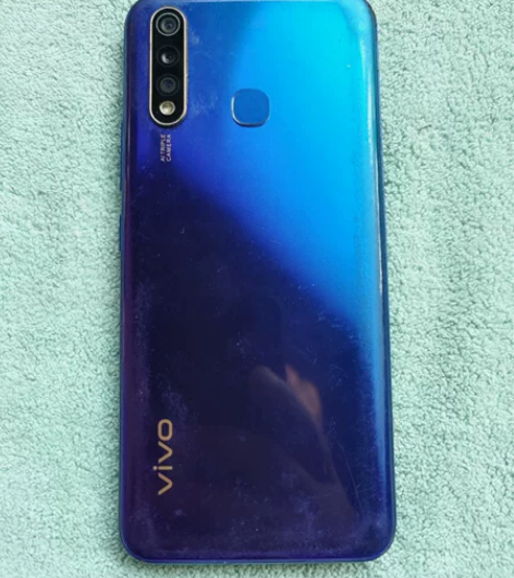 vivoY5s   6+128G存储，屏幕...