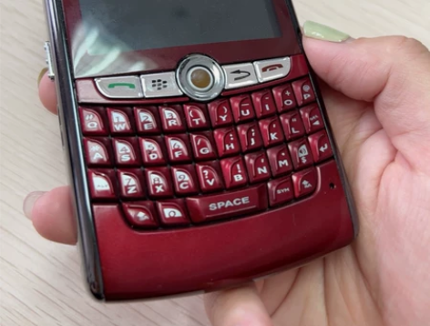 黑莓手机 感兴趣的话点“我想要”和我私聊吧...