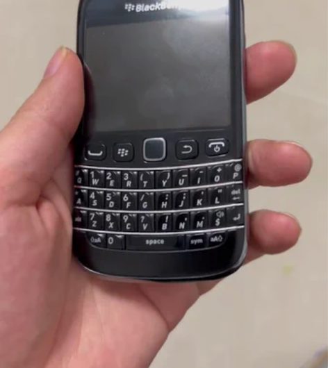 黑莓9790，成色非常好，顺丰包邮。可触屏...