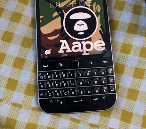 黑莓Q20 原装盒子充电器耳机都在 砍价勿...