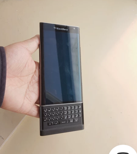 黑莓priv 黑莓priv，外观成色挺好的...