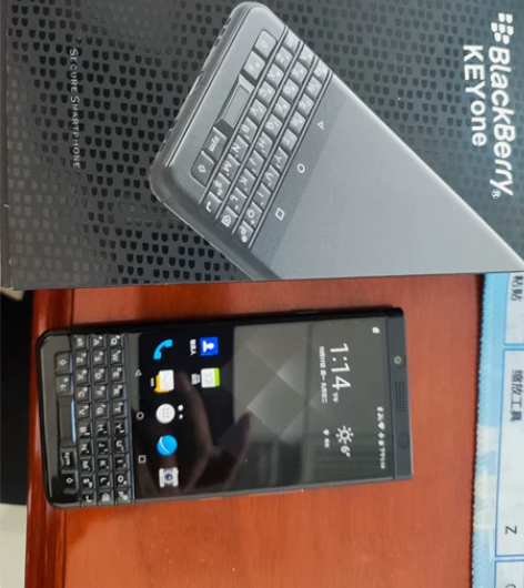黑莓keyone，98新，只拆开把玩，没有...