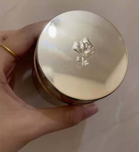 菁纯系列的面霜 50ml 买个替换芯就可以...