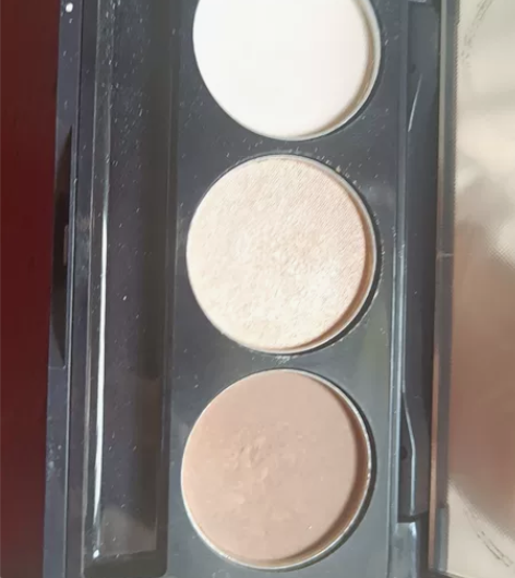 彩棠三色修容分装，诗佩妮三色修容，余量如图...