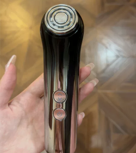 雅萌四环变频美容仪 感兴趣的话点“我想要”...